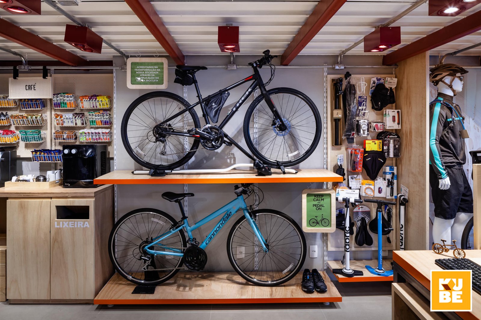 Kube Arquitetura 设计的特别冒险自行车店，里约热内卢 – 巴西