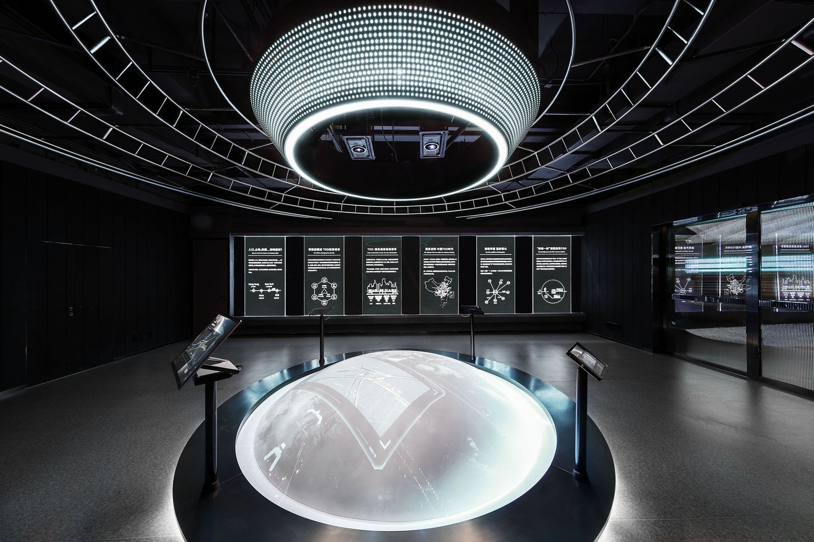 Karv One Design × 龙湖地产:以光年之旅概念畅想未来城市 Karv One Design × 龙湖地产:以光年之旅概念畅想未来城市