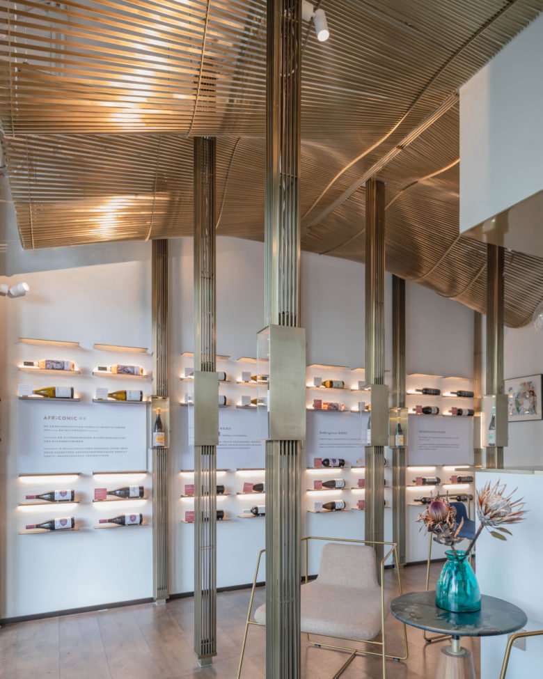 在海浪下起舞 — AFRiCONIC Boutique Bistro of Red Wine, Atelier Tree