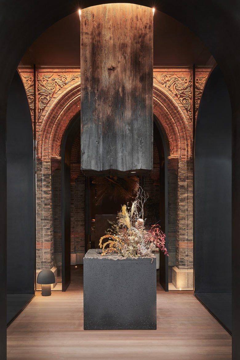 STUDIO8 设计的 CHARCOHOL 餐厅和鸡尾酒吧