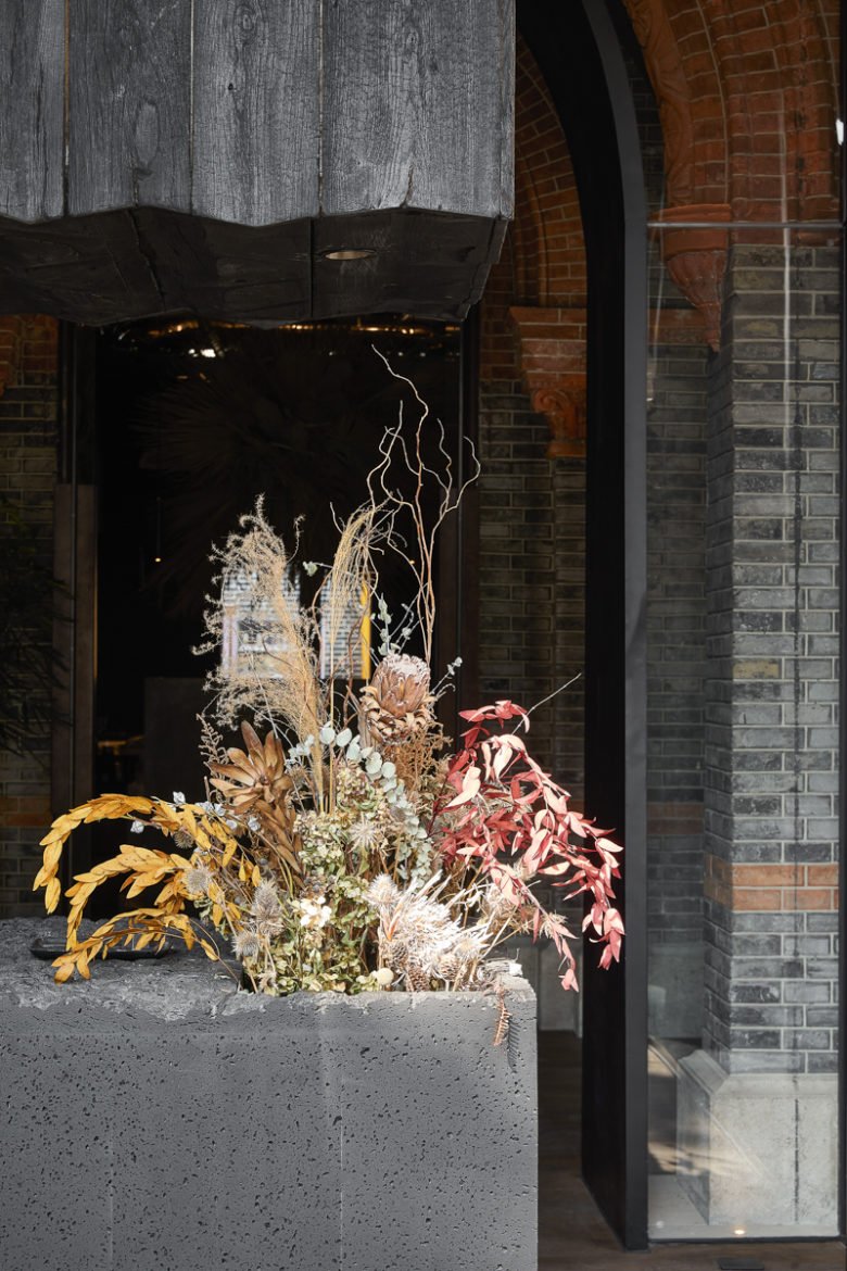 STUDIO8 设计的 CHARCOHOL 餐厅和鸡尾酒吧