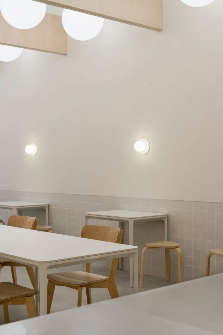 Ufotable Cafe 由 Non Studio Design & Research 设计 Ufotable Cafe 由 Non Studio Design & Research 设计