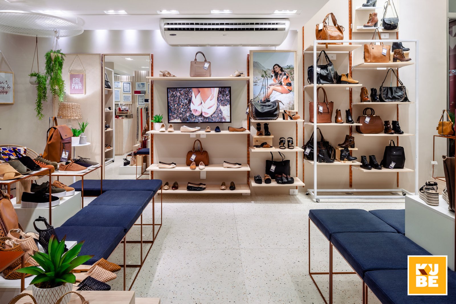 Sapatella 商店,由 Kube Arquitetura 设计,里约热内卢 – 巴西 Sapatella 商店,由 Kube Arquitetura 设计,里约热内卢 – 巴西