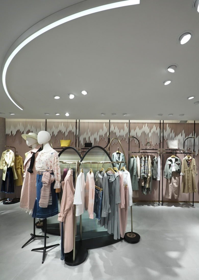 杭州潮水时装店