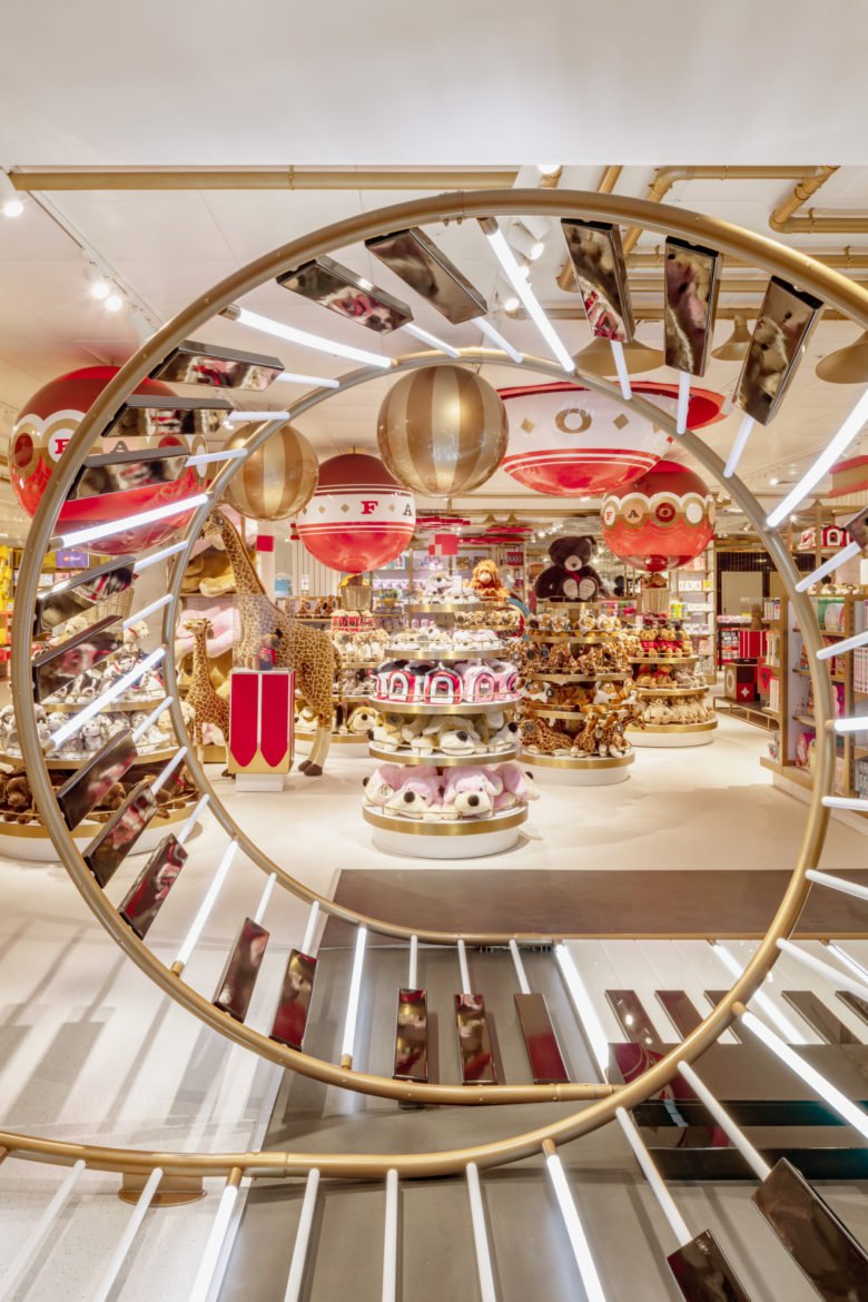 伦敦 FAO Schwarz 世界最佳百货商店内的世界最佳玩具店