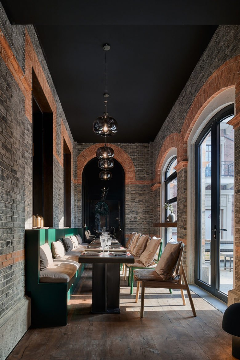 STUDIO8 设计的 CHARCOHOL 餐厅和鸡尾酒吧