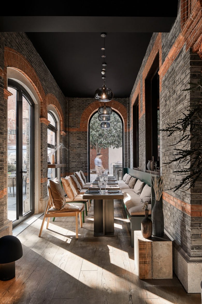 STUDIO8 设计的 CHARCOHOL 餐厅和鸡尾酒吧