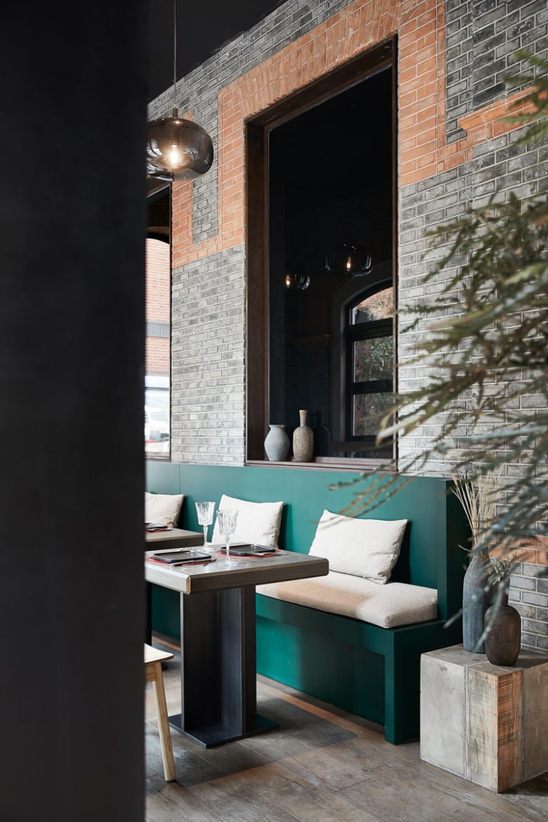 STUDIO8 设计的 CHARCOHOL 餐厅和鸡尾酒吧