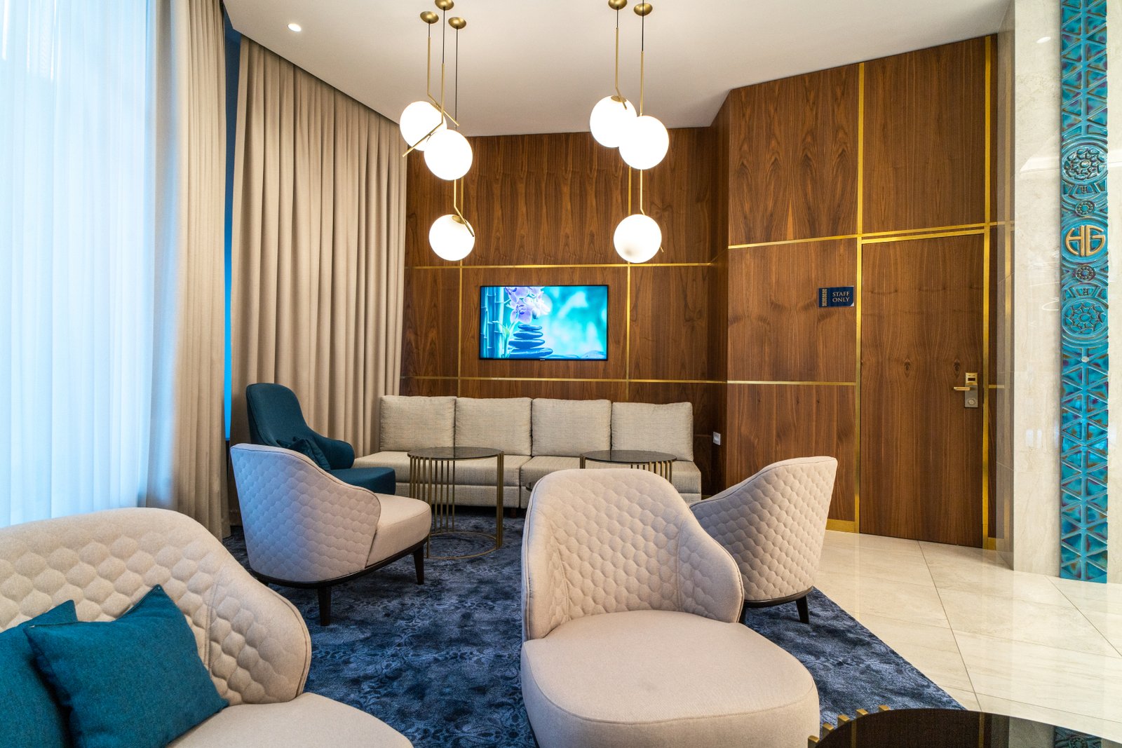 一家酒店成为城市镜子的故事