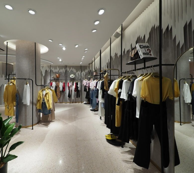 杭州潮水时装店