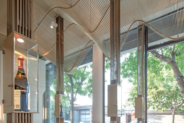 在海浪下起舞 — AFRiCONIC Boutique Bistro of Red Wine, Atelier Tree