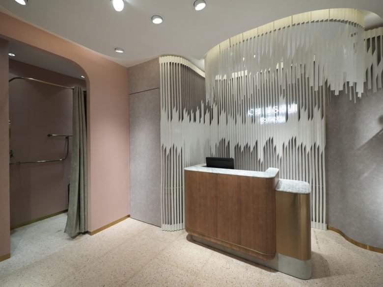 杭州潮水时装店