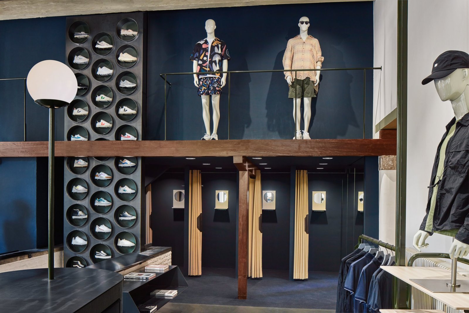 Carbon studio + KUUB 在荷兰 12 世纪的“城市城堡”内整合了零售空间