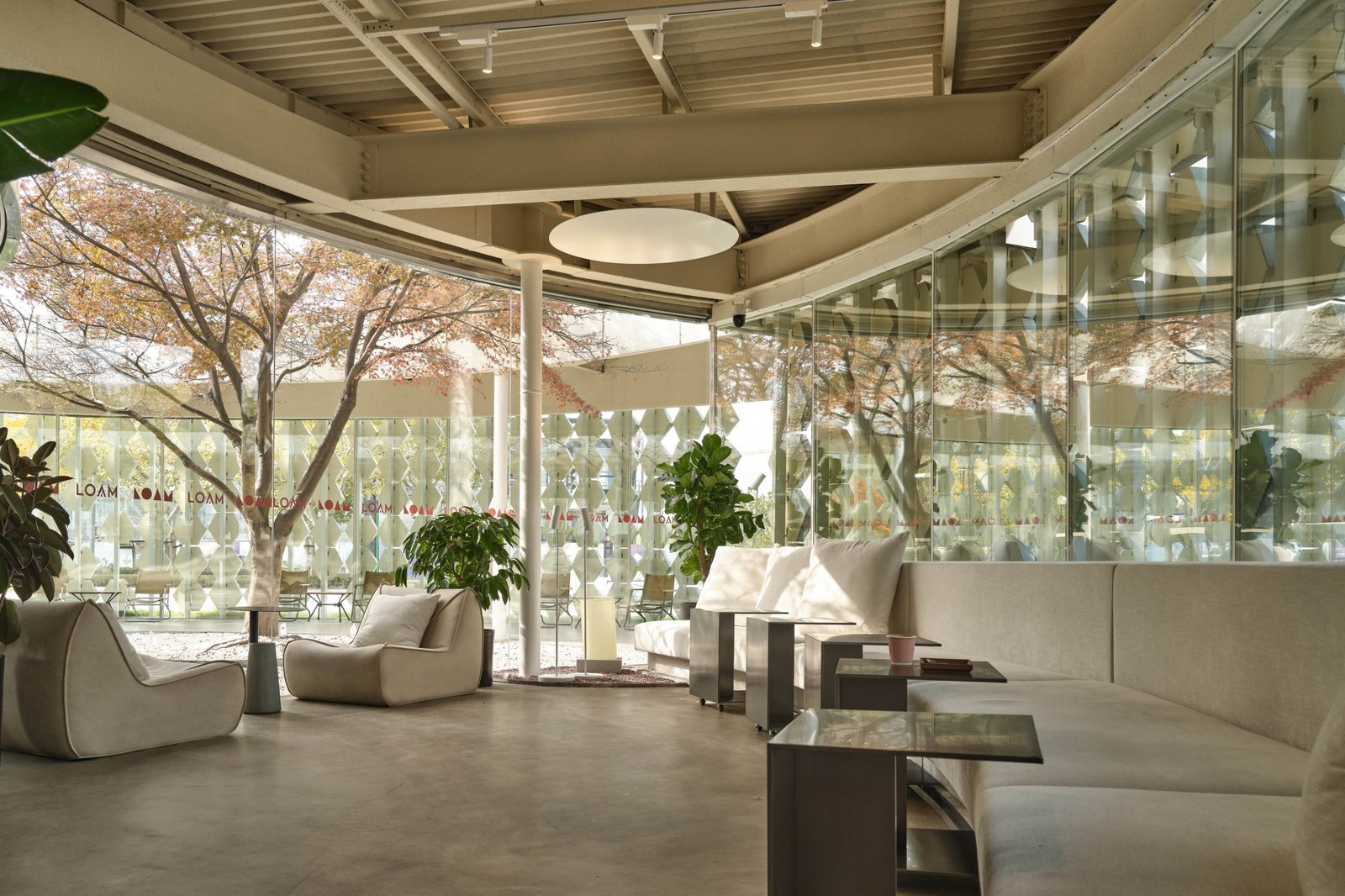 “漫步绿枫”– LOAM 咖啡厅 & 酒吧