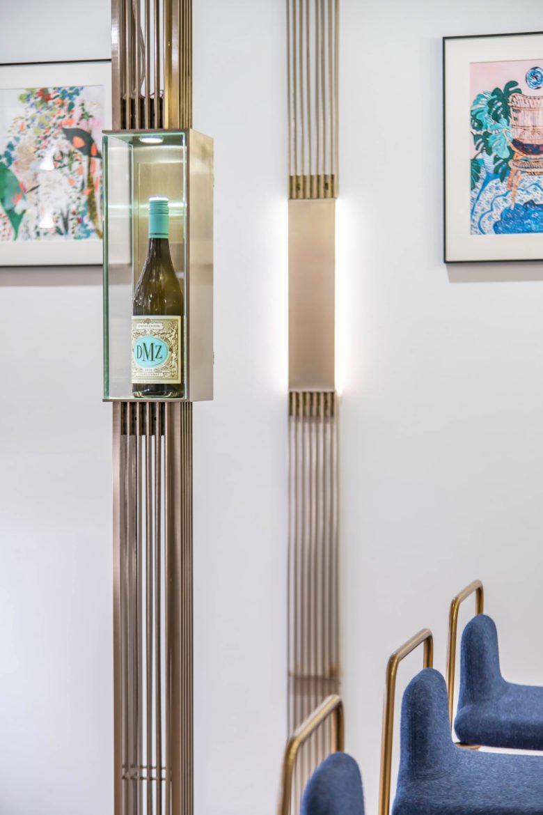 在海浪下起舞 — AFRiCONIC Boutique Bistro of Red Wine, Atelier Tree