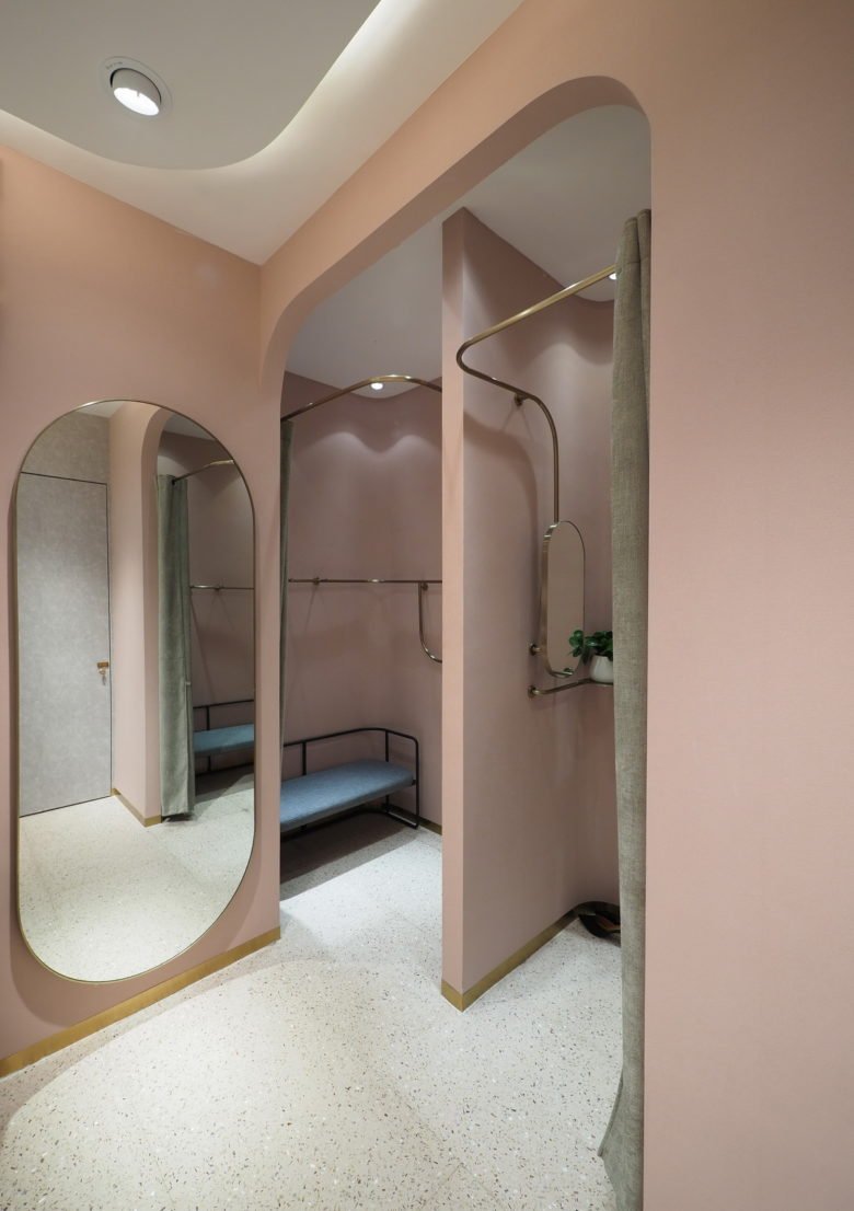 杭州潮水时装店