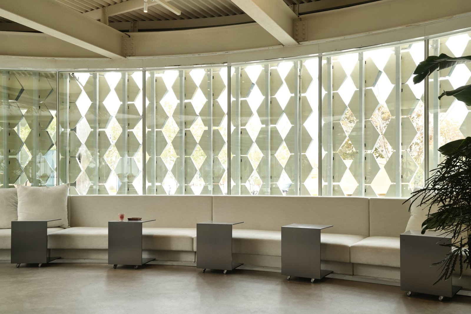 “漫步绿枫”– LOAM 咖啡厅 & 酒吧