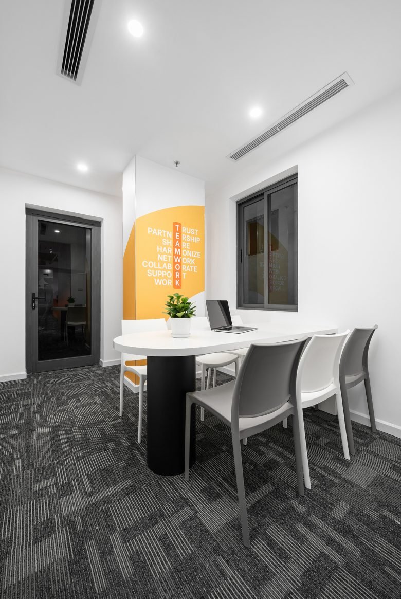 令人惊叹的办公室——不是太大,但很困难,令人惊叹。 令人惊叹的办公室——不是太大,但很困难,令人惊叹。