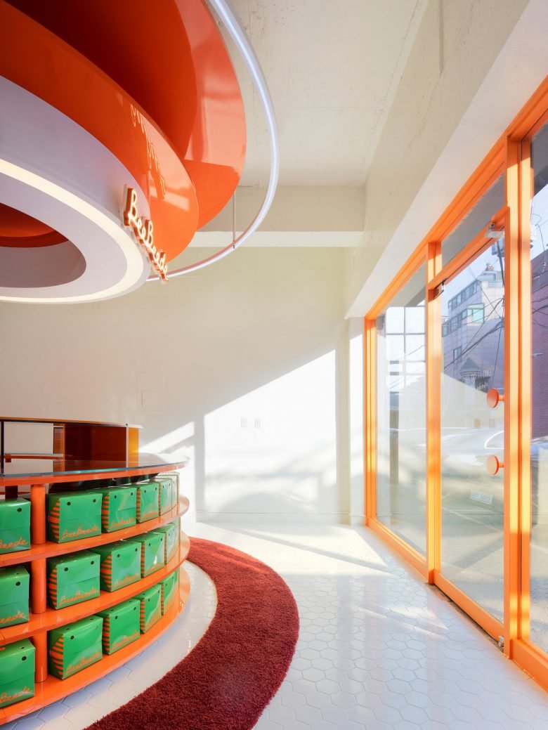 BeeBeede 甜甜圈店 / SUI DESIGN STUDIO