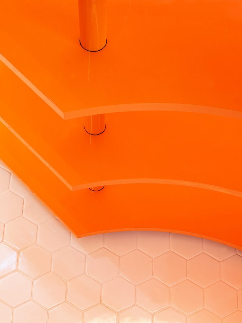 BeeBeede 甜甜圈店 / SUI DESIGN STUDIO