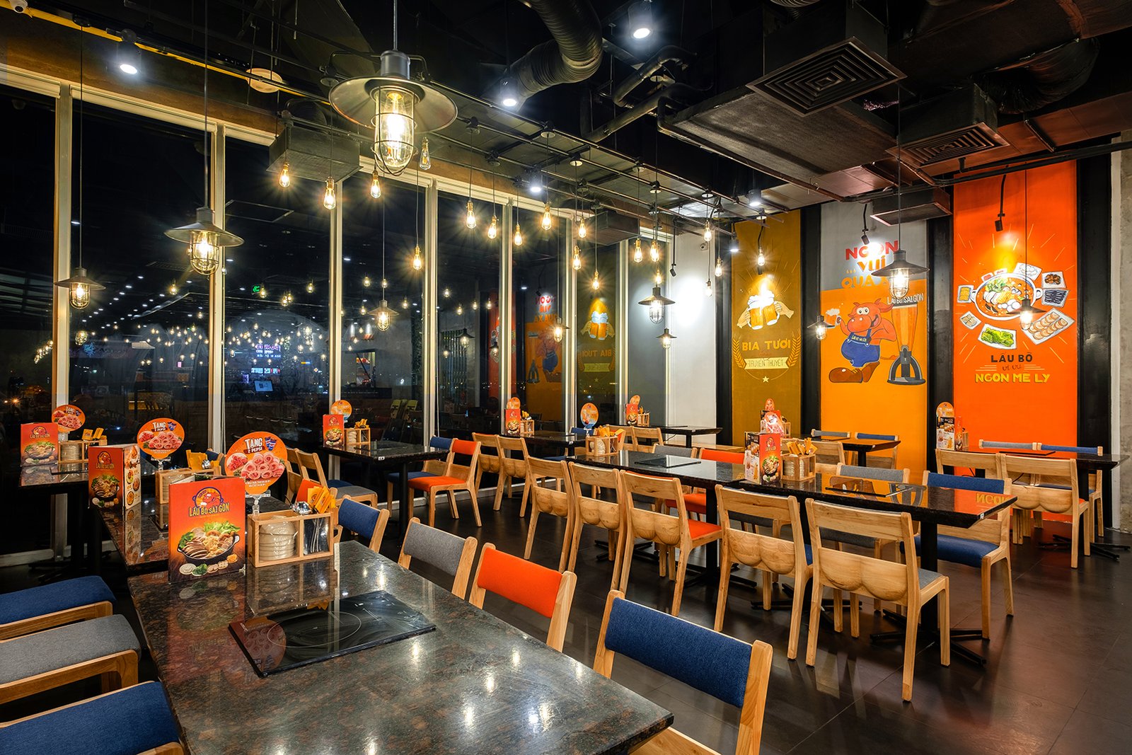 “LẨU BÒ SÀI GÒN”– SAIGON 牛肉火锅餐厅,由 Kingsmen Vietnam Co. Ltd 设计,胡志明市 – 越南 “LẨU BÒ SÀI GÒN”– SAIGON 牛肉火锅餐厅,由 Kingsmen Vietnam Co. Ltd 设计,胡志明市 – 越南