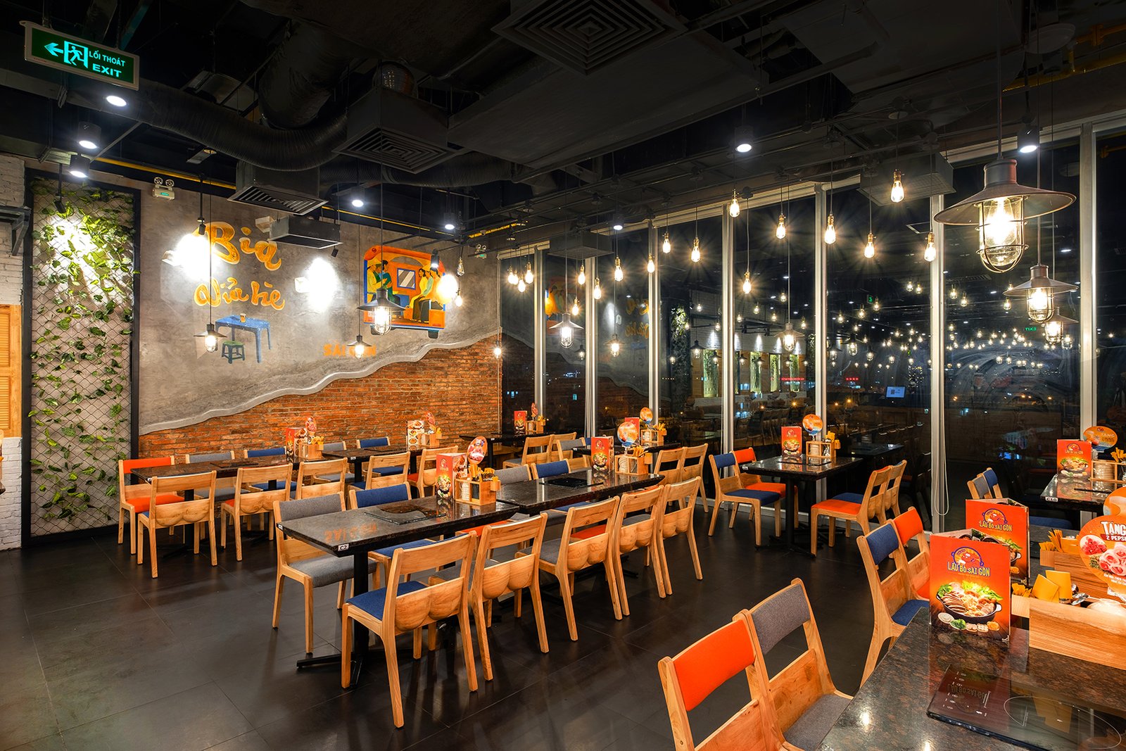 “LẨU BÒ SÀI GÒN”– SAIGON 牛肉火锅餐厅,由 Kingsmen Vietnam Co. Ltd 设计,胡志明市 – 越南 “LẨU BÒ SÀI GÒN”– SAIGON 牛肉火锅餐厅,由 Kingsmen Vietnam Co. Ltd 设计,胡志明市 – 越南