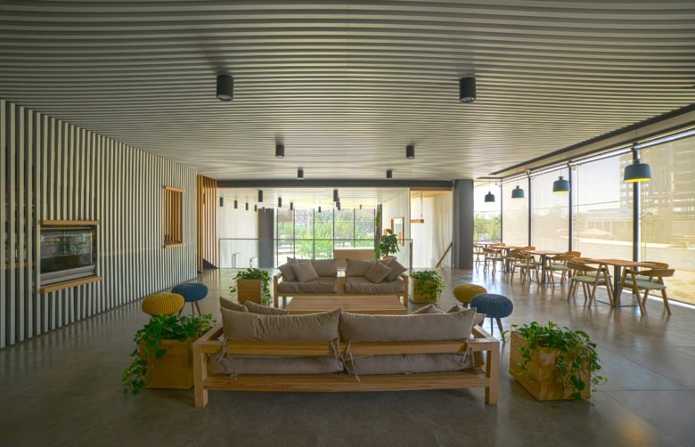 石兰餐厅（Ali Bahmanyar – Mahmood Ebrahimi）