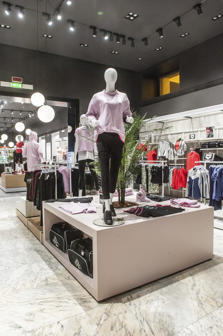 西萨尔法 | 罗马女性区女性化