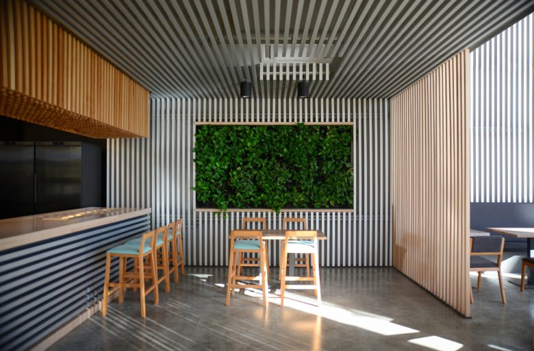 石兰餐厅（Ali Bahmanyar – Mahmood Ebrahimi）