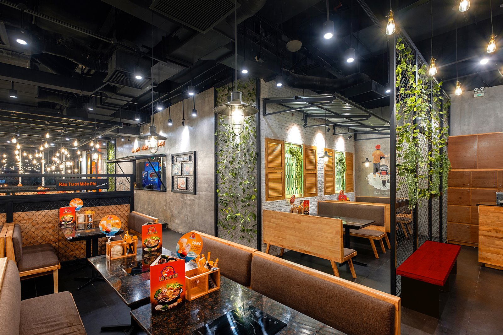 “LẨU BÒ SÀI GÒN”– SAIGON 牛肉火锅餐厅,由 Kingsmen Vietnam Co. Ltd 设计,胡志明市 – 越南 “LẨU BÒ SÀI GÒN”– SAIGON 牛肉火锅餐厅,由 Kingsmen Vietnam Co. Ltd 设计,胡志明市 – 越南