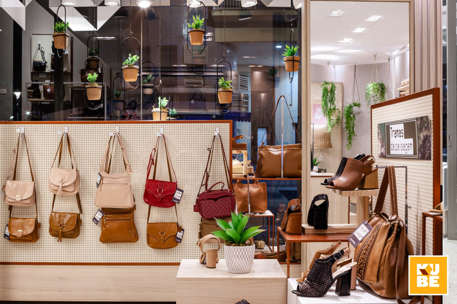 Sapatella 商店,由 Kube Arquitetura 设计,里约热内卢 – 巴西 Sapatella 商店,由 Kube Arquitetura 设计,里约热内卢 – 巴西