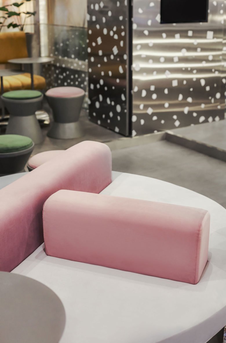 Taste Space 设计的 C O D E（甜点爱好者咖啡馆）