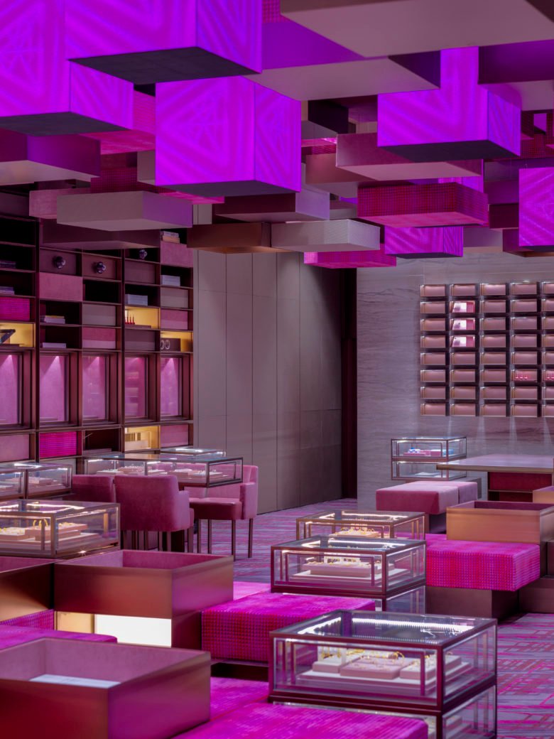周大福珠宝集团 – 周大福形点店