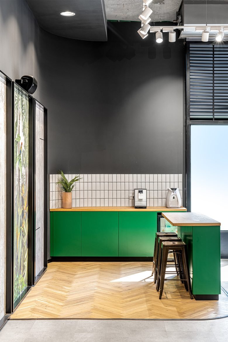 Studio INTU 的 Zvika 壁纸陈列室