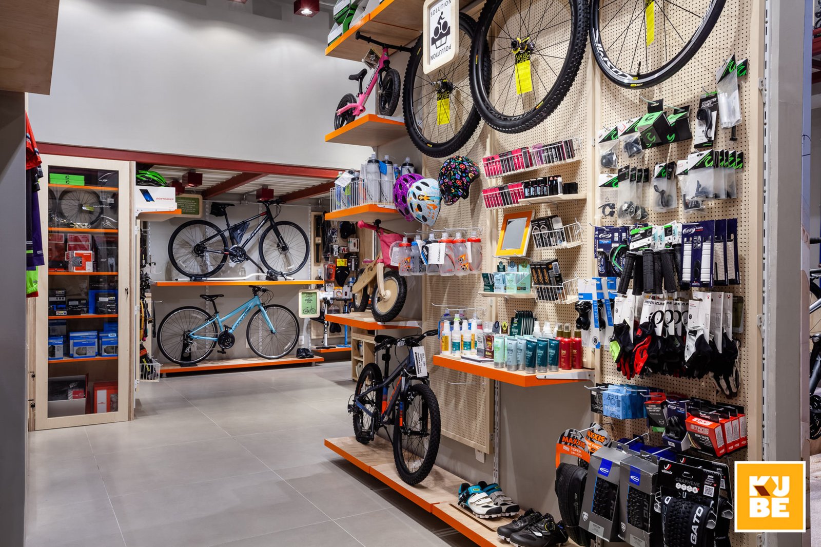 Kube Arquitetura 设计的特别冒险自行车店，里约热内卢 – 巴西