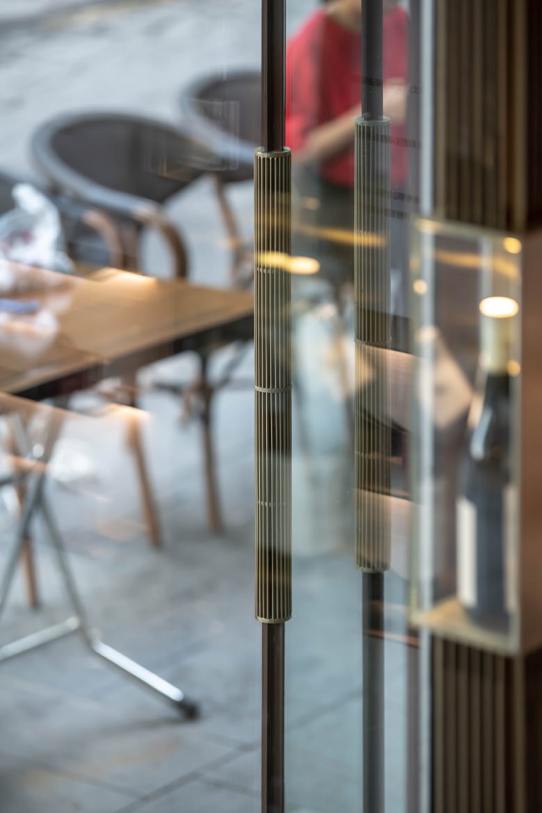 在海浪下起舞 — AFRiCONIC Boutique Bistro of Red Wine, Atelier Tree