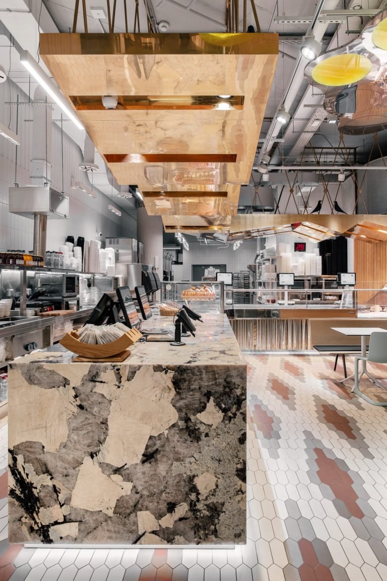 卡拉瓦维兄弟 4，索科尔尼基