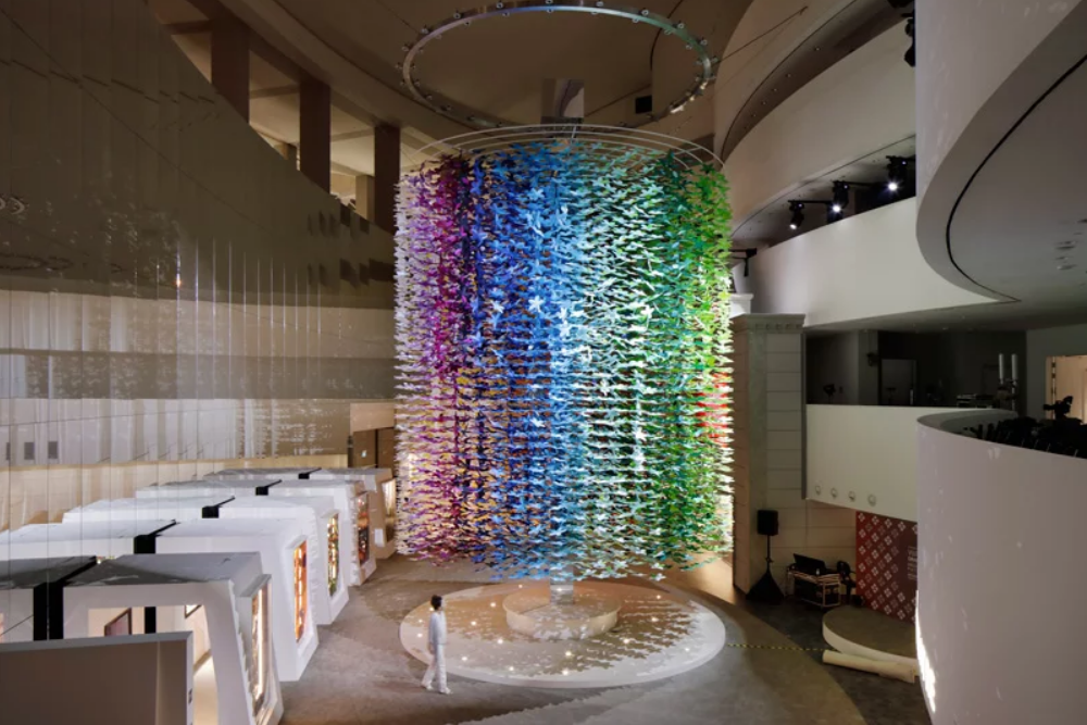 Emmanuelle Moureaux 的 100 种颜色的花朵装置