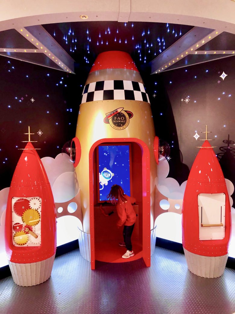 伦敦 FAO Schwarz 世界最佳百货商店内的世界最佳玩具店