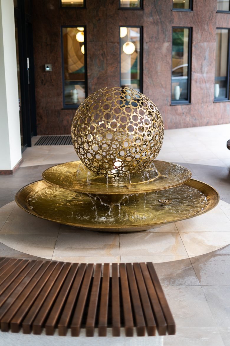 一家酒店成为城市镜子的故事