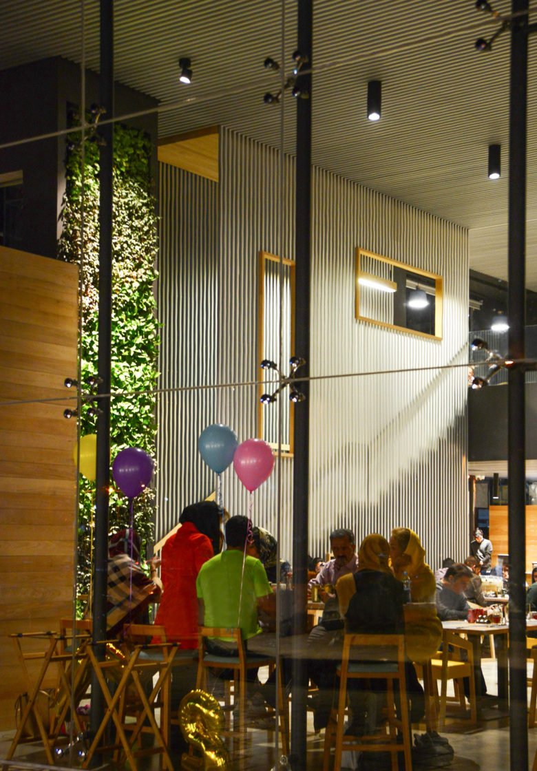 石兰餐厅（Ali Bahmanyar – Mahmood Ebrahimi）