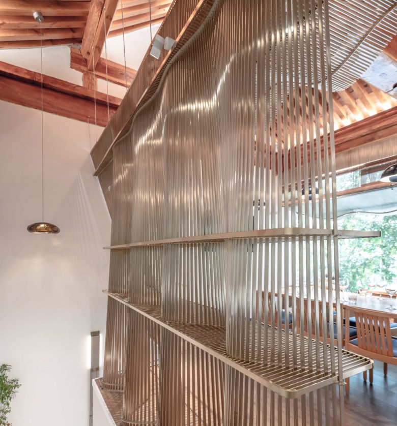 在海浪下起舞 — AFRiCONIC Boutique Bistro of Red Wine, Atelier Tree