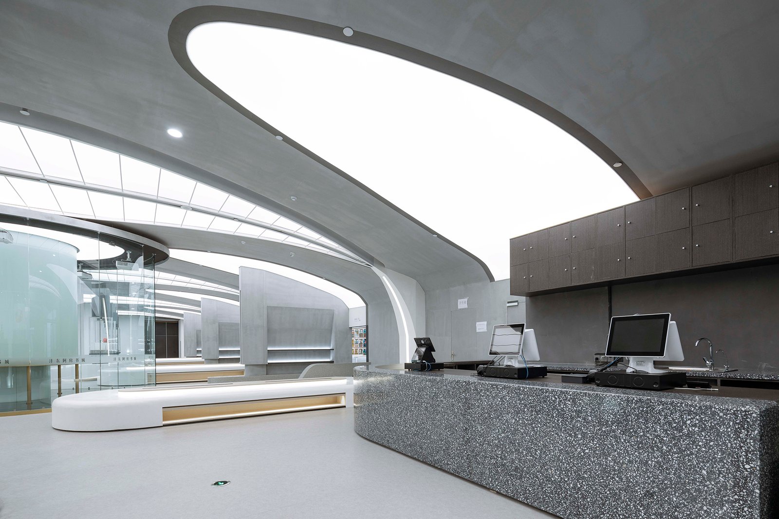 风动 E 庞书店 / Gonverge Interior Design