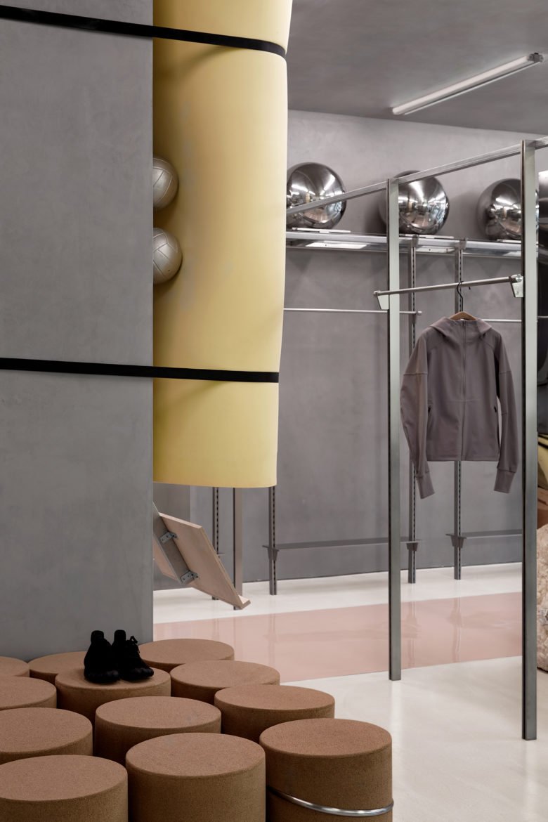 PEU À PEU 由 Sò Studio 设计