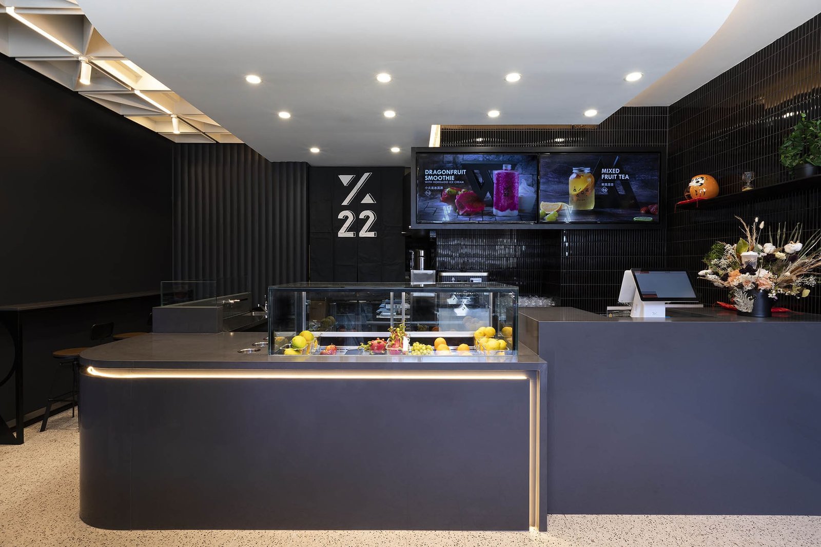 %22 – 单色和充满活力的色调和谐共存