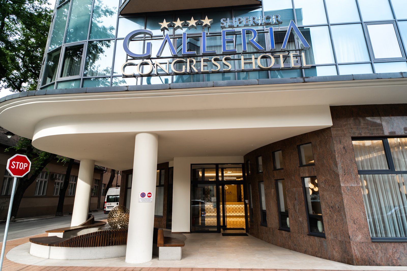 一家酒店成为城市镜子的故事