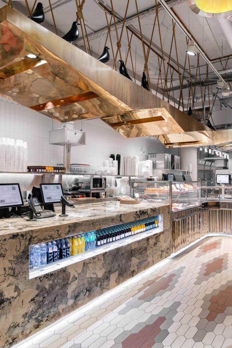 卡拉瓦维兄弟 4，索科尔尼基