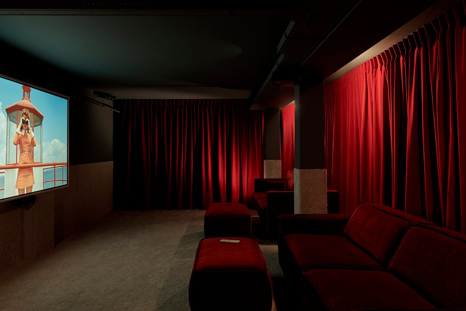 S-P-A-C-E 项目设计阿姆斯特丹节旗舰店 S-P-A-C-E 项目设计阿姆斯特丹节旗舰店