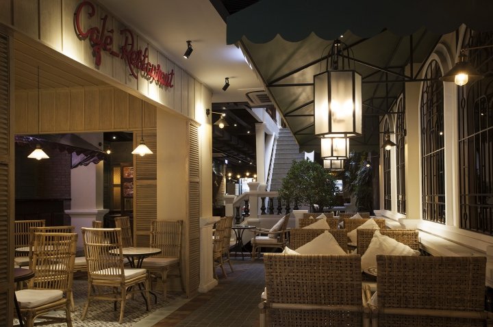 Design Plus (D+) 设计的第 12 号美食街餐厅，胡志明市 – 越南
