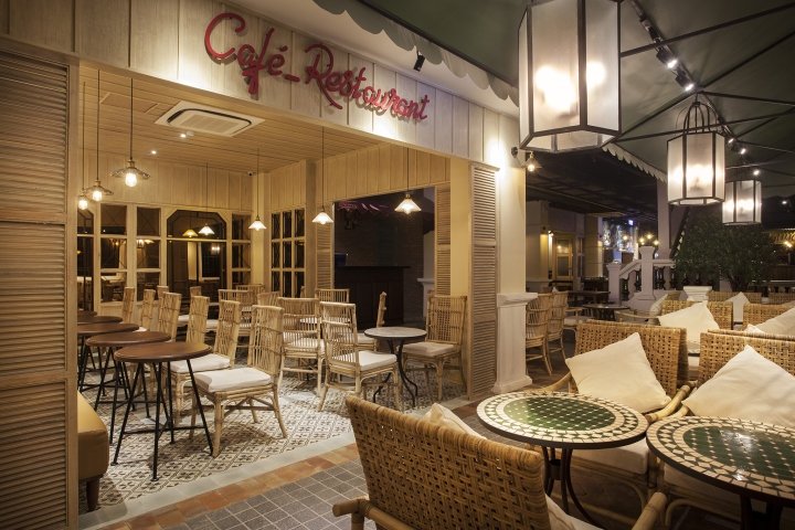 Design Plus (D+) 设计的第 12 号美食街餐厅，胡志明市 – 越南